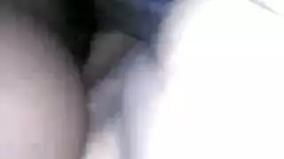 قضيب الشخص الغريب هو الدفع لهذه العاهرة المنتقلة