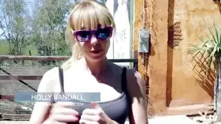 جنس فموي في المقعد الخلفي وجنس عام في الحافلة