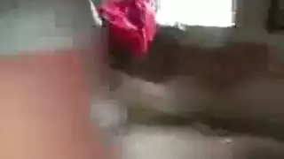 ميلفتان تفتحان ساقيهما لجلسة مص أقدام مزدوجة