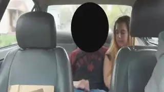 جنس فموي قاسي وقذف: عاهرات يتناوبن على قضيبه