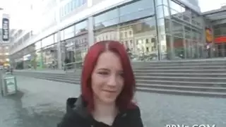 فتات تصرخ من المتعة: شرج وفم صريح