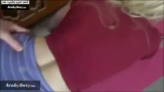 يوجا جسد زوجة الأب الساخن تؤدي إلى وضع كلبي عنيف