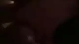 عاهرة آسيوية ساخنة تمزق زيها للعمل الإباحي الصريح