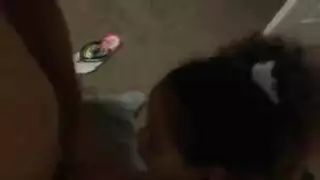 الفحل الأسود يضرب فرج ضيق مغمور