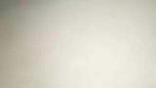 إباحية ذات طابع كوميكس: سمراء ساخنة تمارس الجنس مع البستاني