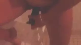 اللواط مع الحيوانات إكس إكس إكس: رجل يأخذ كلبه بقوة