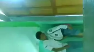 صغير ونشيط: جنس مدرسي عاري مع زميلة ساخنة