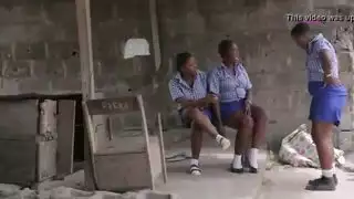 تأتي بهديه لزوجها