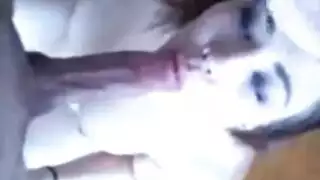 هاوية تتلقى قذف السائل المنوي على وجهها يومياً من عدة رجال