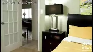 اخ يهيج علي اخته التي ينام معها