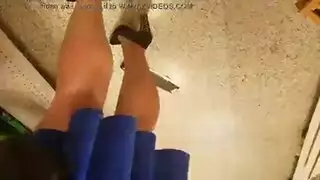 يفقد المدير ثروته ويحصل على فرج سكرتيرته الضيق في مشهد إباحي