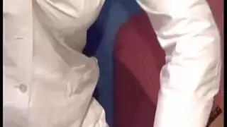 فوضى طبية: طبيب وعابرة تدميران مؤخرة الممرضة في مجموعة إكس إكس إكس