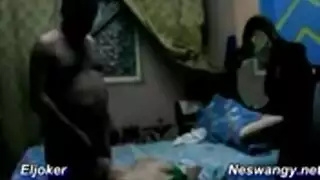 فتاة عربية بيتية تتعرض للضرب في كل ثقب