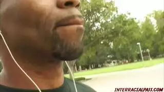 إيلاج مزدوج في مهبل وردي بقضيب أسود كبير بورن صعب لشقراء