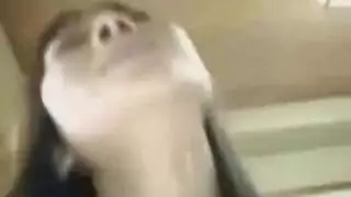 عاهرة صينية بثديين ضخمين تبتلع المني في فيلم إباحي صريح