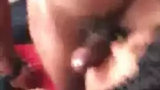 ضرب ذلك الثقب الصغير المبلول