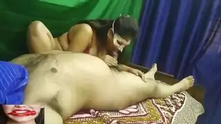 فتاة هندية تستمتع بجلسة جنس صريح مع حبيبها