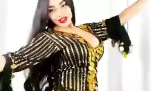 شاب بينيك حبيبته وبيبوسه بوس ساخن