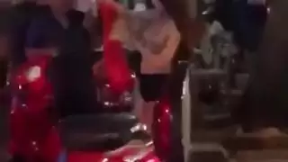 أب يجبر بنتها على سكر ويمرس معها سكس جماعي