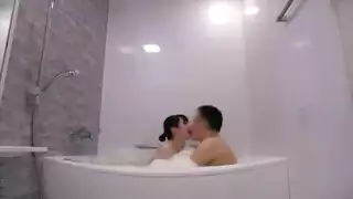 مؤخرة ناضجة تتمدد بواسطة فحل ذو قضيب ضخم