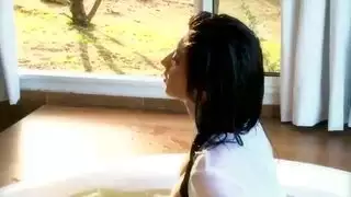 الحمار يمارس الجنس بقوة مع كس مبلل