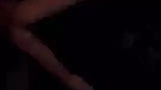 القنبلة الجنسية البرية الجنسية تخفي الديك في ديك كبيرة