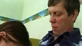 اخت تنام مع كامير ا خفيفه الابيحه