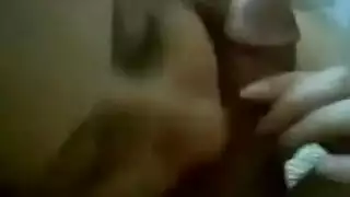 يعمش عيون حبيبتو ويخلي رفيقو ينيكا