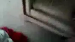 قضيب تقطر منه الجواهر يكسر غشاء البكارة في فيلم إباحي صريح