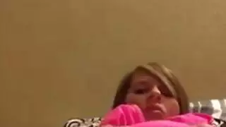 شقراء مراهقة تُمارس معها الجنس في كلا الفتحتين