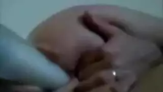 فريق مزدوج في جماع حلق عميق مع مراهقة سمراء مثيرة