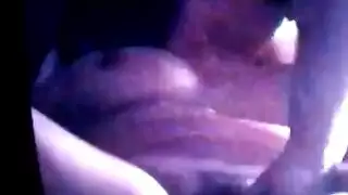 الملكة أبريل تذعن لهيمنة إلهة سوداء في البورن