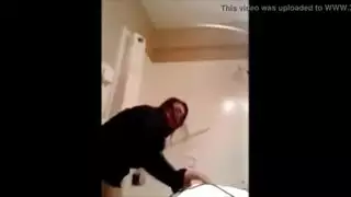 إباحية صريحة: امرأة عربية تُمارس الجنس مع قضيب وحش بحجم أناكوندا