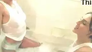 مؤخرة تشيري المتناسقة جاهزة للجنس الشرجي الخشن