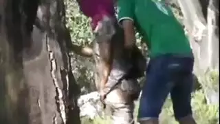 زوج قرني يضرب فرج زوجته الضيق في فيلم بورن هاردكور
