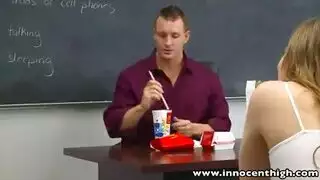 فتيات في الحفيلة المدرسة