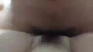 يهددني ويخلع ملابسي وينيكني