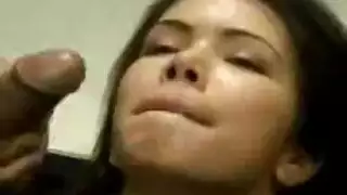 قذف القضيب بيد فتاة عنيف