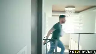 إباحية قوية: ملكة الجمال تتعرض لاختراق مزدوج من الجيران