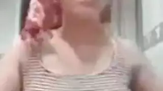 شغف العاهرة سارة: جنس فموي مكثف وتلقي السائل على الوجه