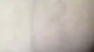 شعر كاندي لين الأحمر وفرج جينا الصغير الضيق في جنس جماعي مغمور بالشمس