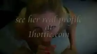 شقراء وقحة تتفجر وتتبول على رجلها في فيلم شهواني خشن