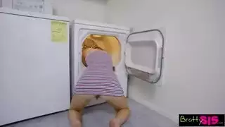 محارم مترجم يقري اخته في المال