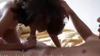 تمص القضيب بمهارة: مشهد جنس فموي مبلل وصاخب