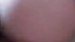 مراهقة ساخنة تغوي رجلاً أكبر سناً في مشهد إباحي صريح