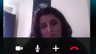ناضجة مخضرمة تستمتع بالجماع القاسي على الوجه