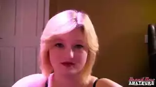 حلوة منحنية في جلسة جماع جماعي شديدة