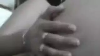 عاهرات بدويات يركبن قضيبًا صحراويًا بقوة