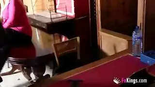 الفاتنة الجامعية الممتلئة تبدأ حياتها المهنية الجديدة كعاهرة