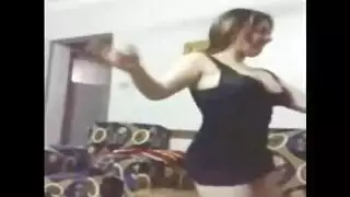 خيال أم عربية شهوانية: طيز متراقصة في ملابس داخلية تؤدي لوضعية الكلب